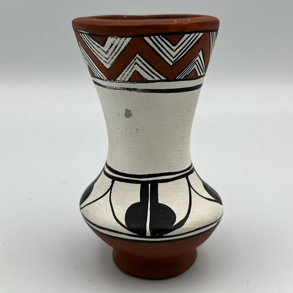 G. Garcia Mexican Vase Pot Vessel 3.75" x 2.25"  Hand Painted Signed Vintage - Picture 3 of 8